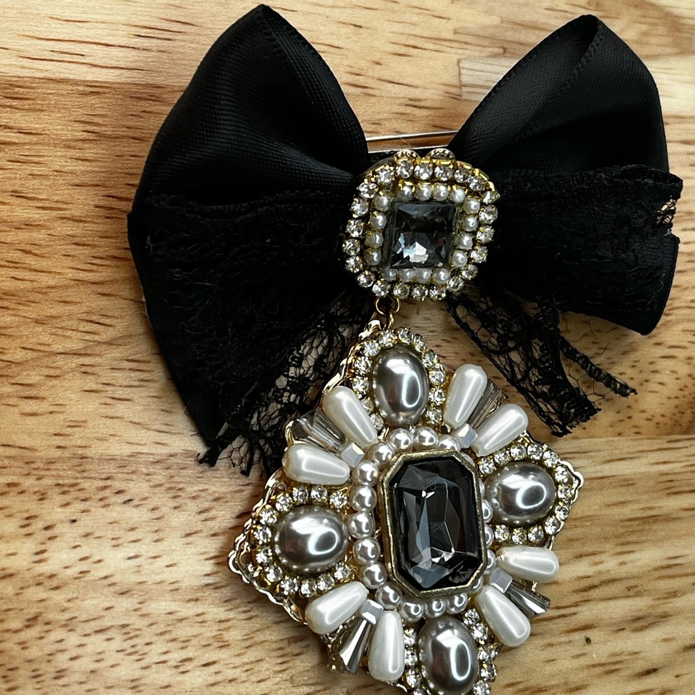 Elegant Black Bow Brooch with Pearl & Rhinestone Pendant